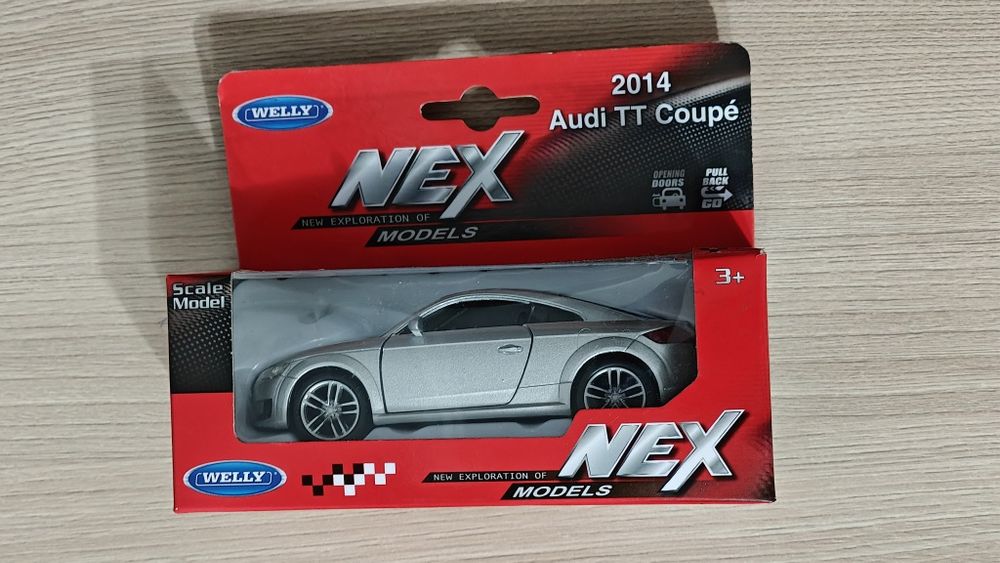 Продам машинку welly