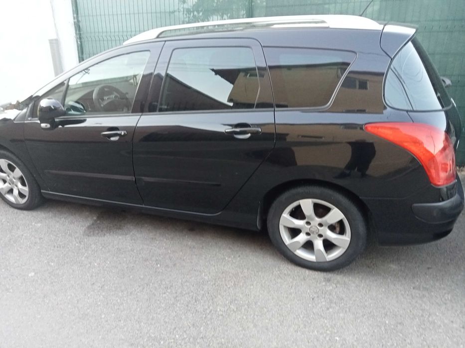 vind auto PEUGEOT 308 prima matriculare 2015  are numa 113000 km