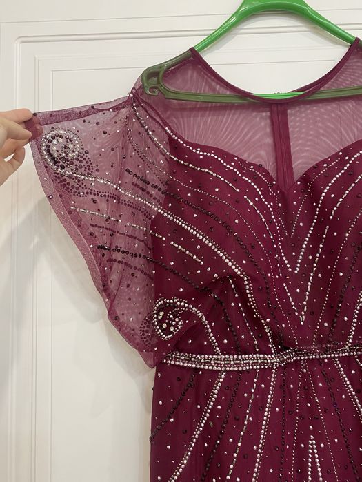 Бордовое вечернее платье