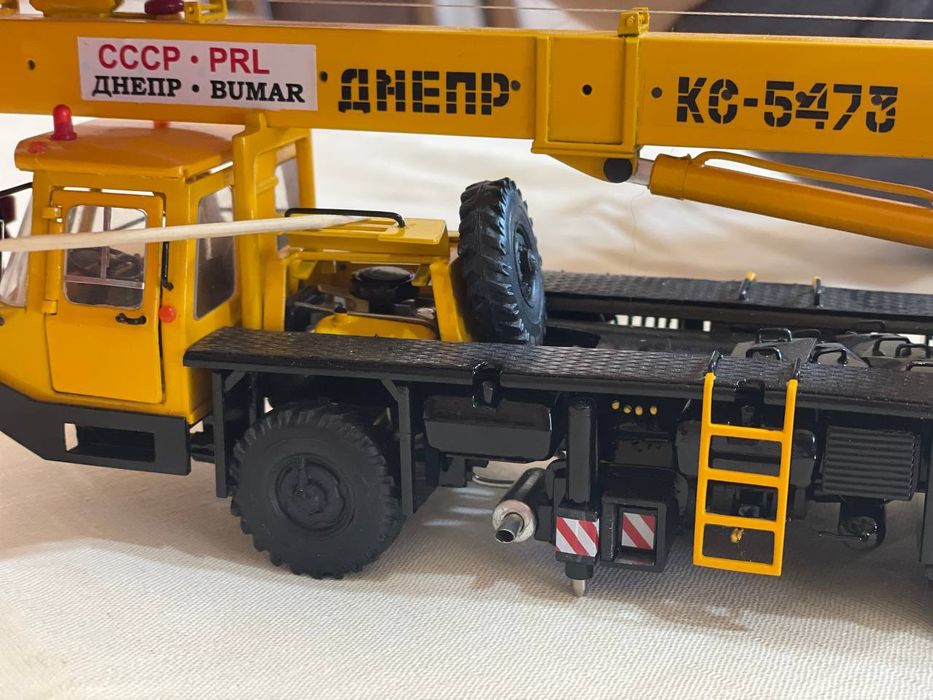 Продам модели автокранов в масштабе 1.43