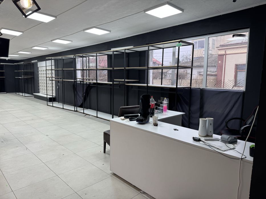 Vând mobilier magazin haine metalic + manechin +stender