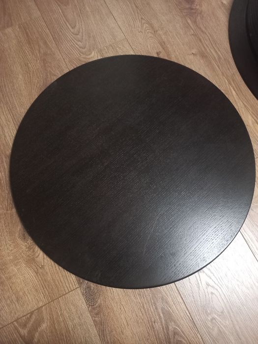 Кръгла дървена маса