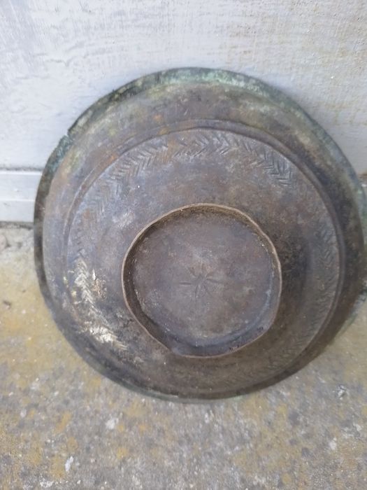 Много стара медна купа
