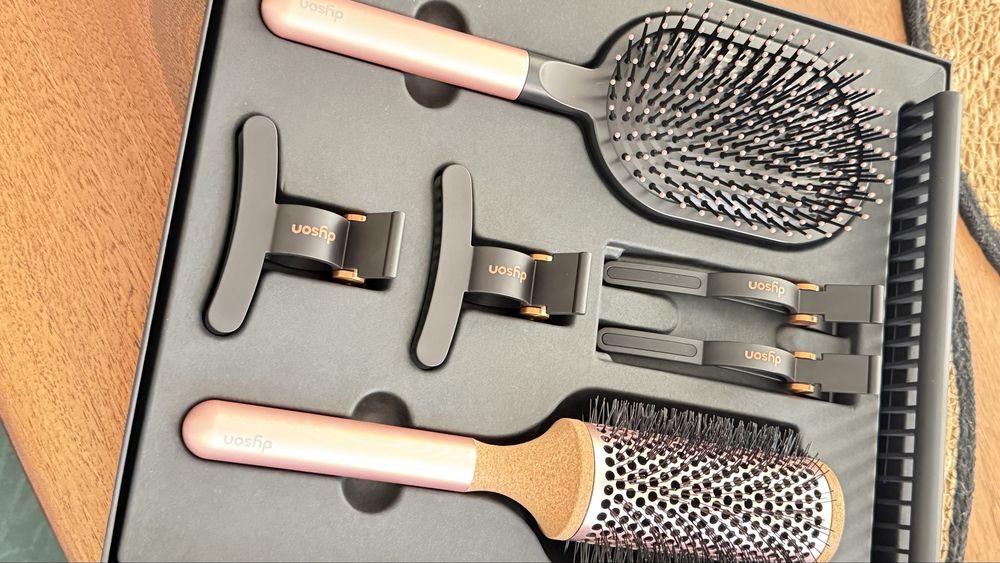 Луксозен комплект за стилизиране Dyson четки, гребен и шноли