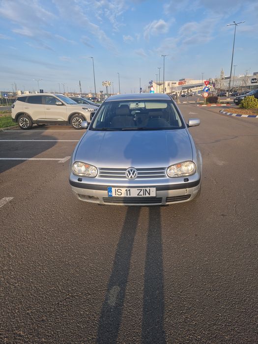 Volkswagen Golf 4 ,anul 2002,motorizare 1,4 benzină
