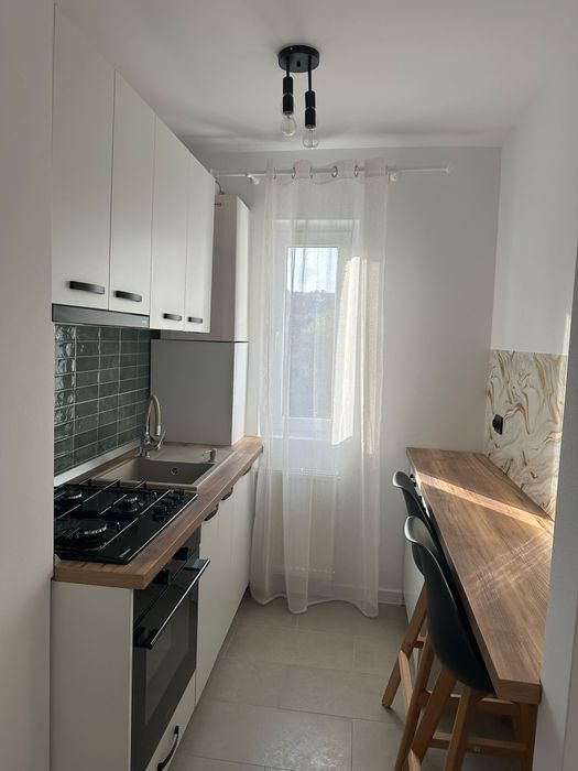 Inchiriez apartament