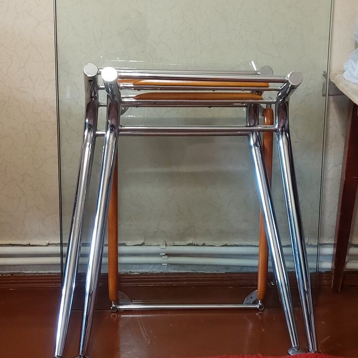 Столовый стол стекляный