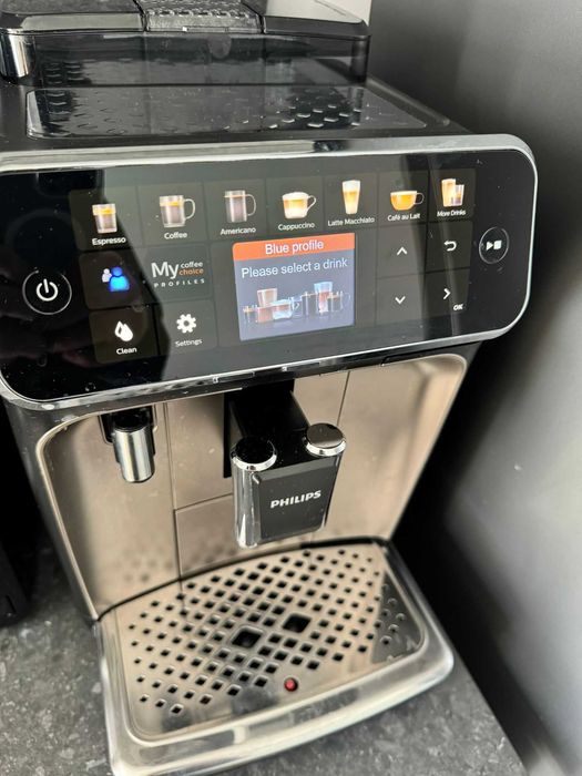 Vand Espressor automat Philips LatteGo Seria 5400
