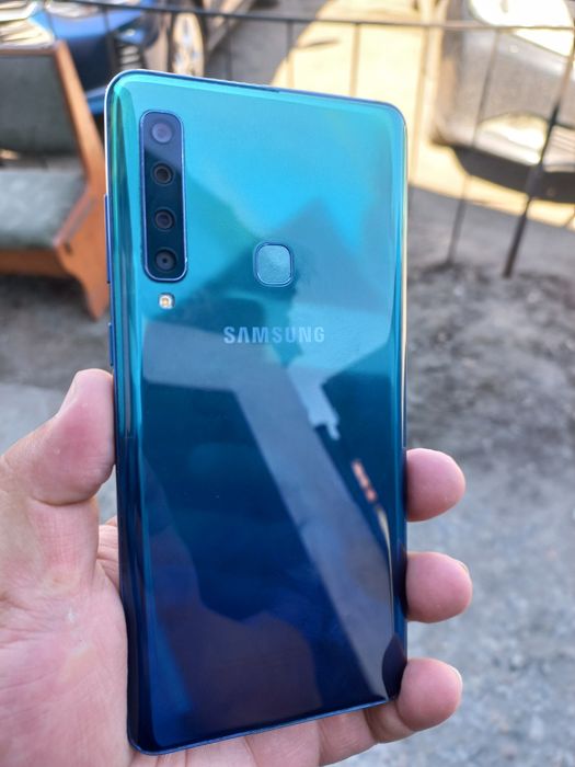 Продам Samsung A9