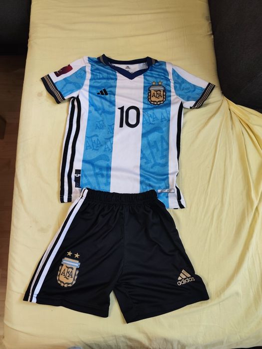 Детски футболен екип