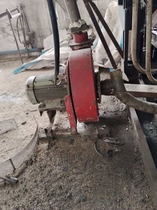 продается 2 зернодробилки