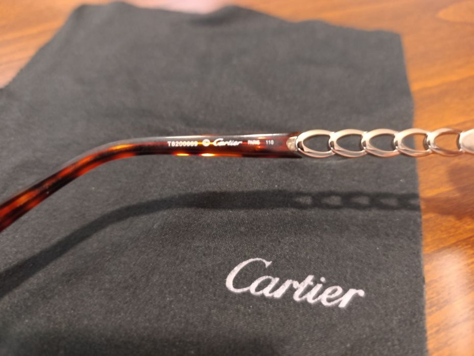Дамски слънчеви очила Cartier.