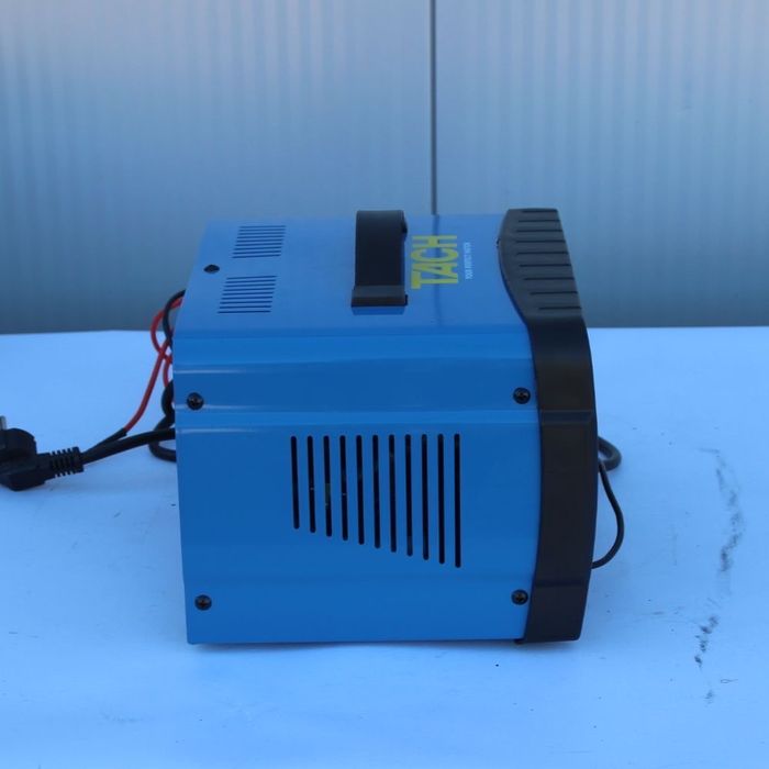 Зарядно и стартерно устройство TACH CD-220