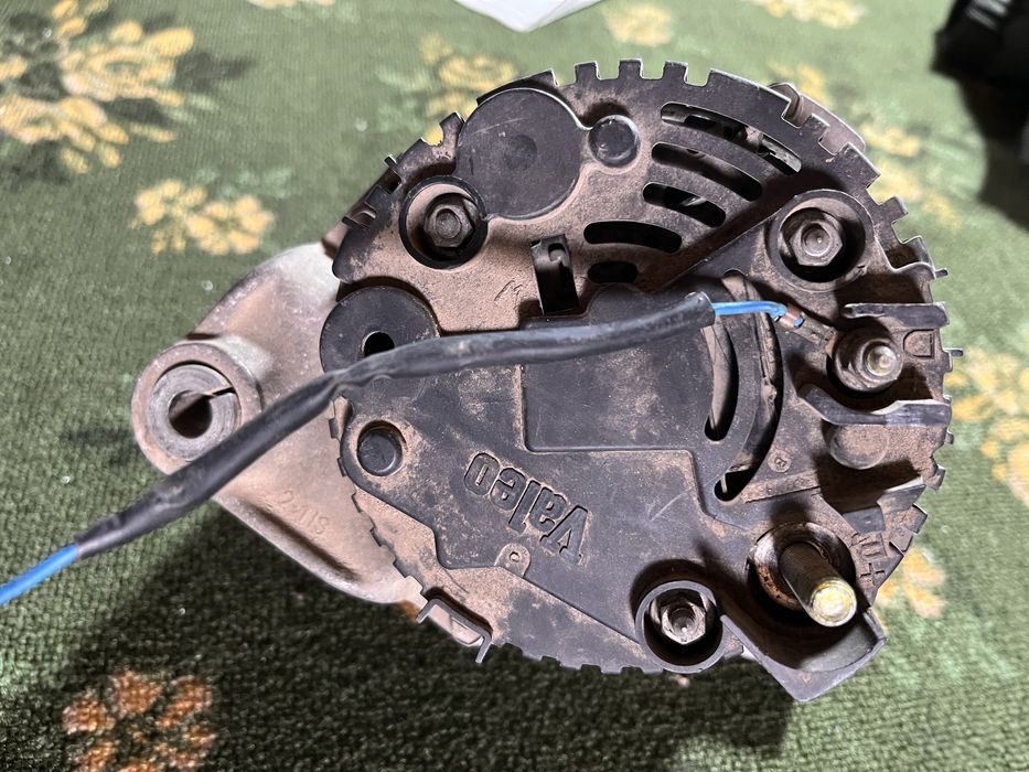 Генератор Valeo 90A