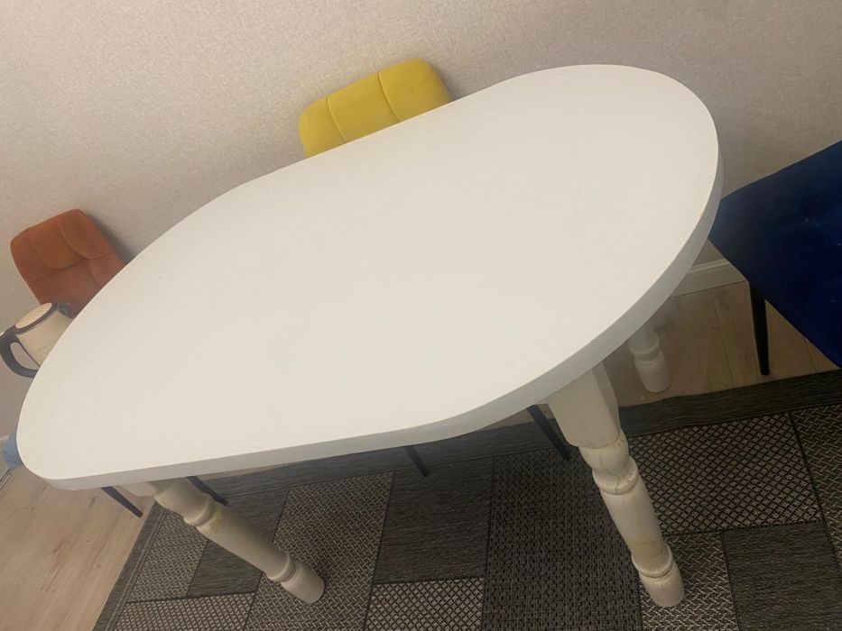 Продам овальный кухонный стол