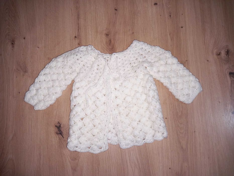 ПОДАРЯВАМ Нови ръчно плетени дрешки, жилетки, буйки, терлички