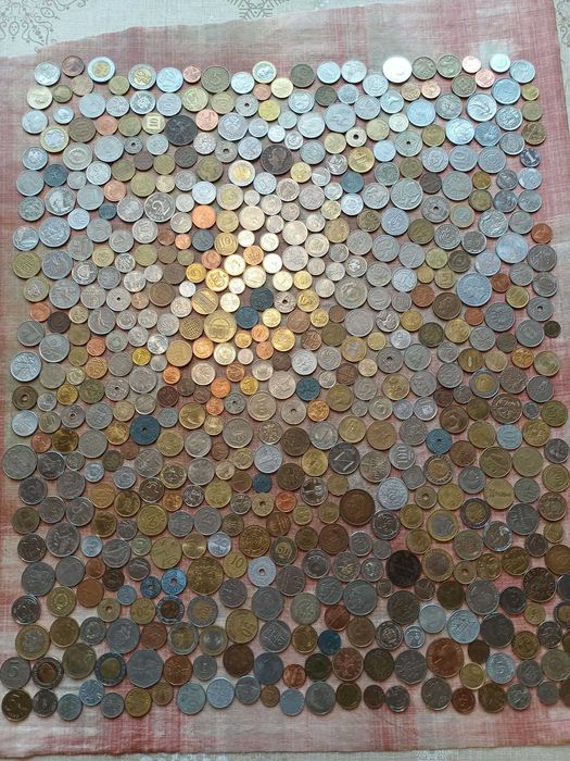 Колекция от неповтарящи се монети.