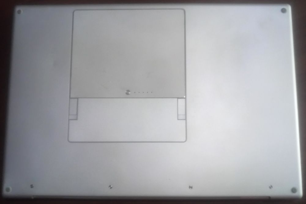 MacBook Pro 15"|MB133LL/A| Core 2 Duo 2,4 GHz| 4Gb RAM| 200Gb HDD