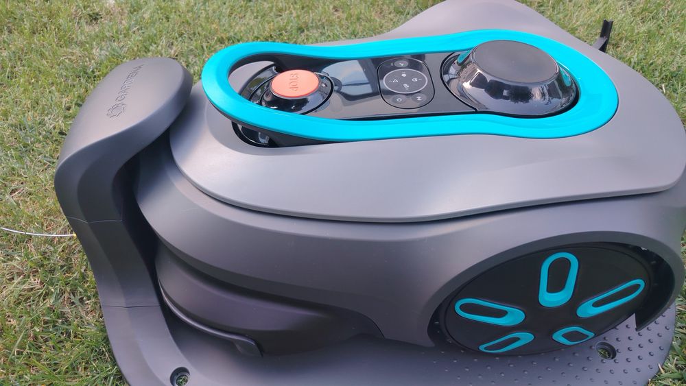 Robot tuns gazonul