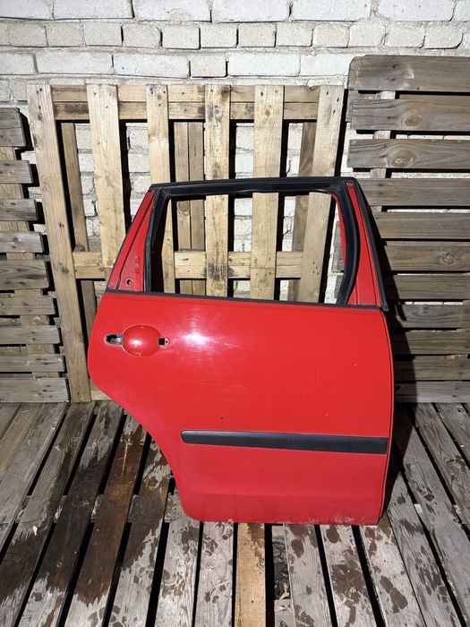 Задна дясна врата за vw polo 2003