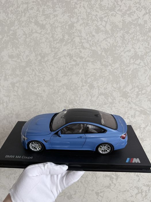 Колекционерски модел BMW Paragon 1/18