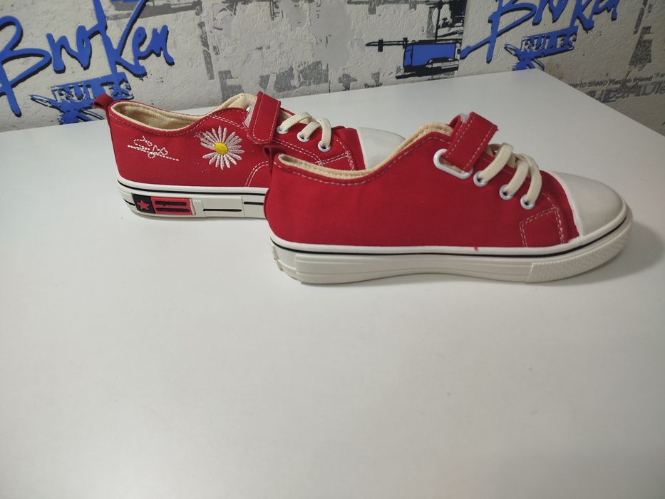 Продам кроссовки