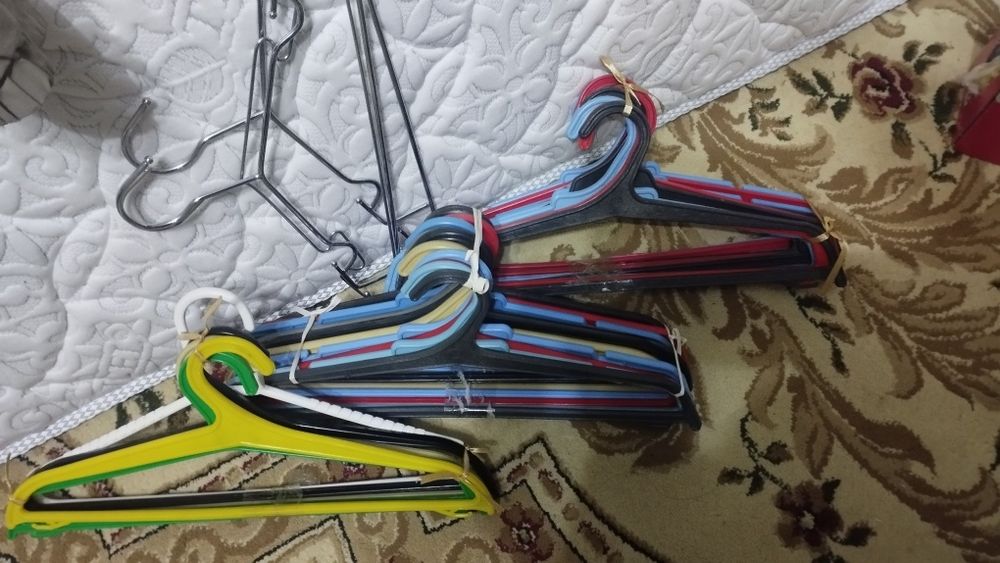 Вешалки- плечики. Пластмасса 25шт