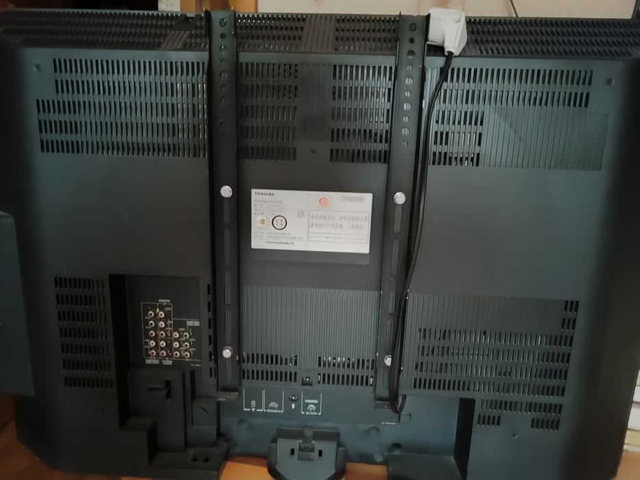 Телевизор TOSHIBA большой