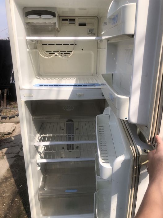 Холодильник LG срочно продаю
