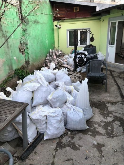 Debarasăm din case dumneavoastre.mobilier vechii,moloz,deșeuri,haine