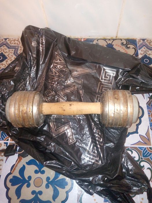 Продам гантелю за 2500