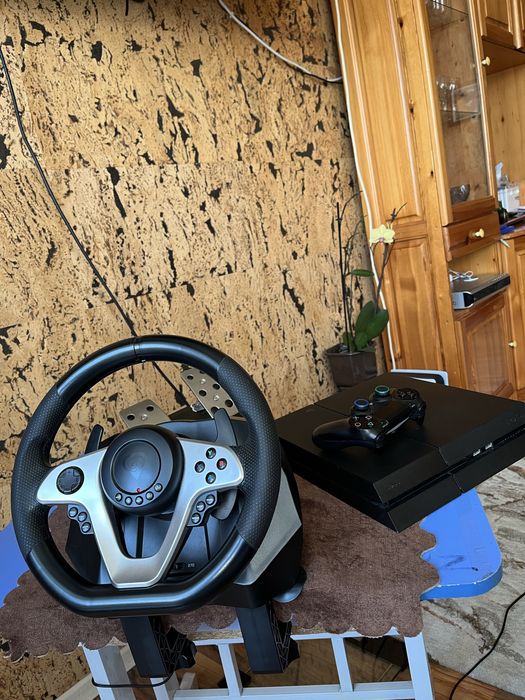 PS4 в много добро състояние.