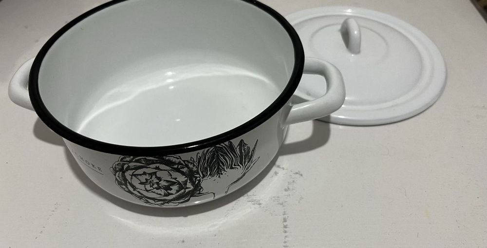 Кастрюля эмалированная