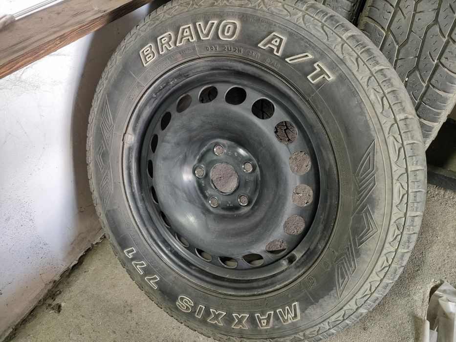 Maxxis Bravo AT 215/65/16