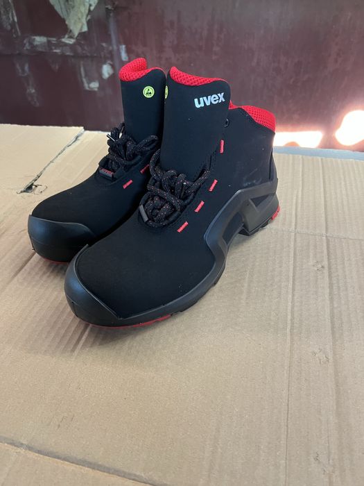 Vand bocanci protectie Uvex marimea 42