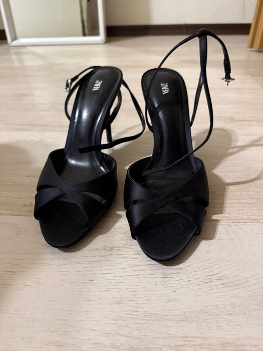 Zara Сатенени обувки на ток с височина 10 см