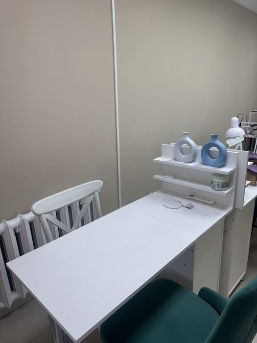 Сдаем в аренду стол для маникюра