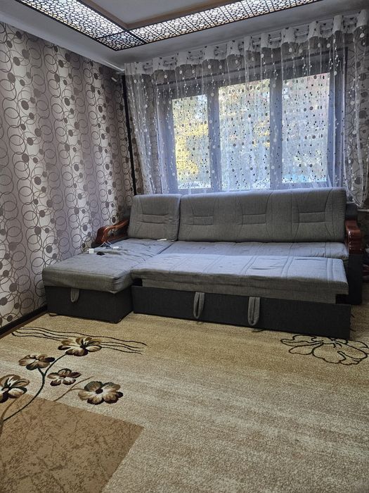 Мягкая мебель для гостинной комнаты  диван кровать с креслом.