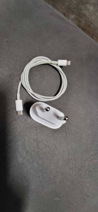 Apple 15W incarcator 5V-3A si 9V-2.22A+cablu fuctional original