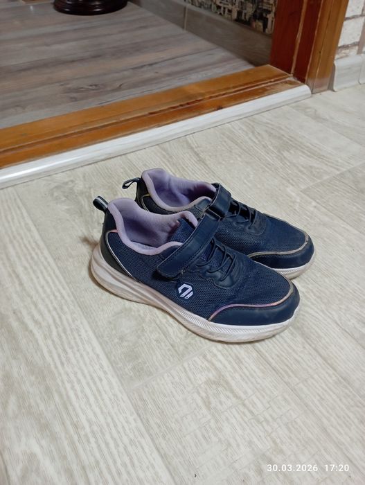 Кроссовки на девочку