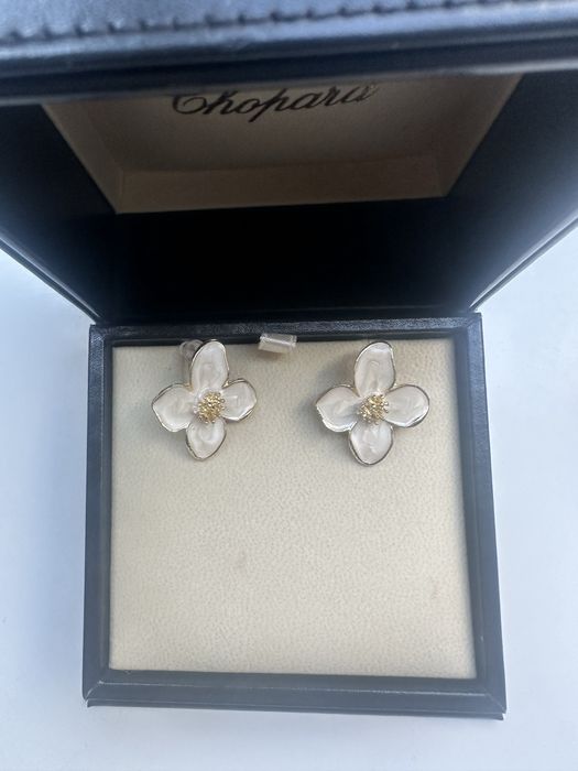 Продавам дамски обеци-детелинка.Доставка с еконт,тест и преглед.