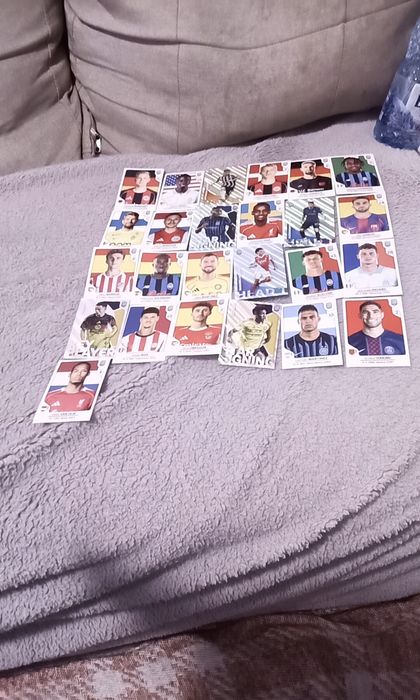 Vând stikere fifa 365