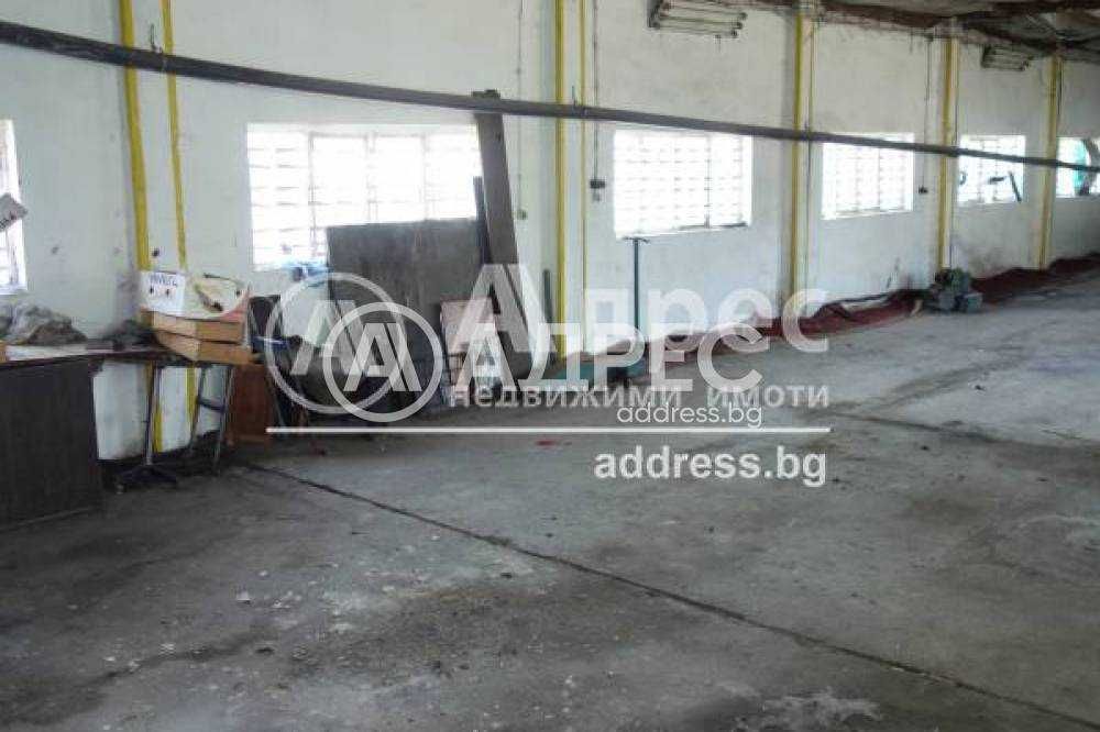 Продава се Промишлена сграда в Разград, Център - 2700 кв.м за 130 €/кв.м - Снимка #3