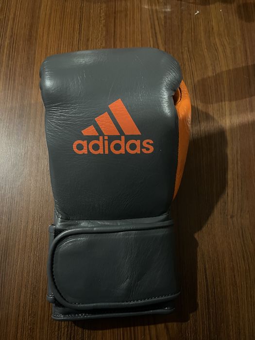 Боксерские перчатки