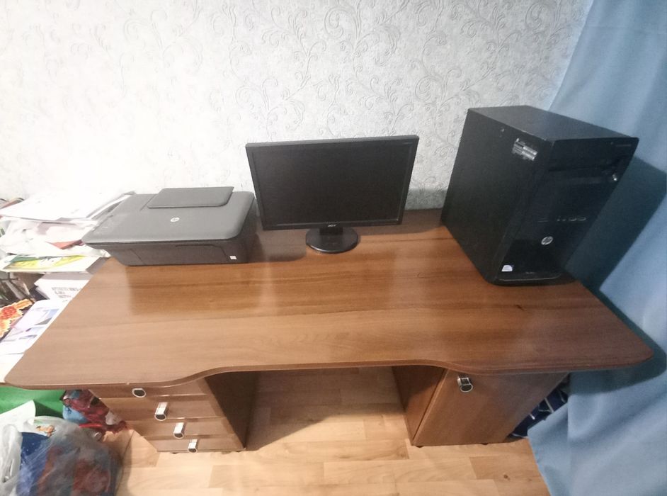 Офисный стол/Компьютерный стол