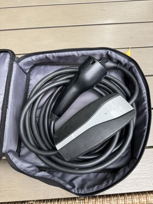 Мобилна зарядна станция тесла tesla