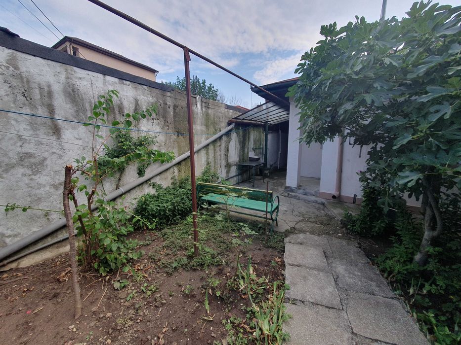 Casă bătrânească + curte de vânzare Voluntari