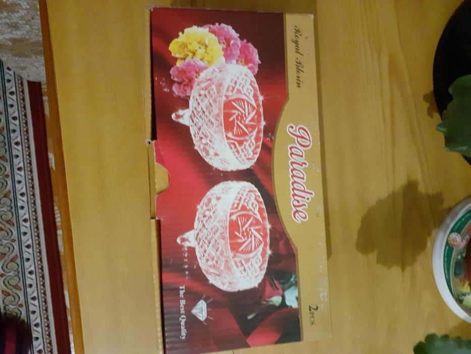 Продам вазы, салатницы.