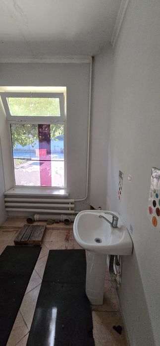 Кибрай марказида 2эт 8хона.