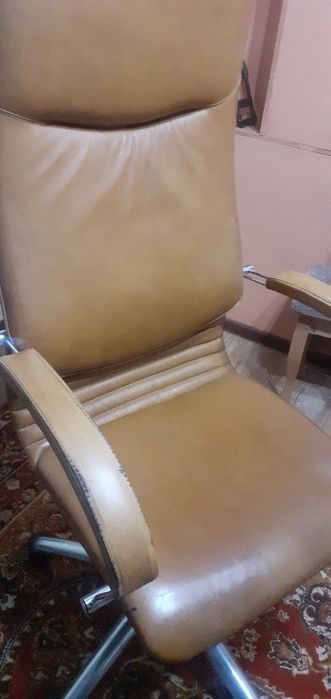 Кожаное кресло состояние хороший